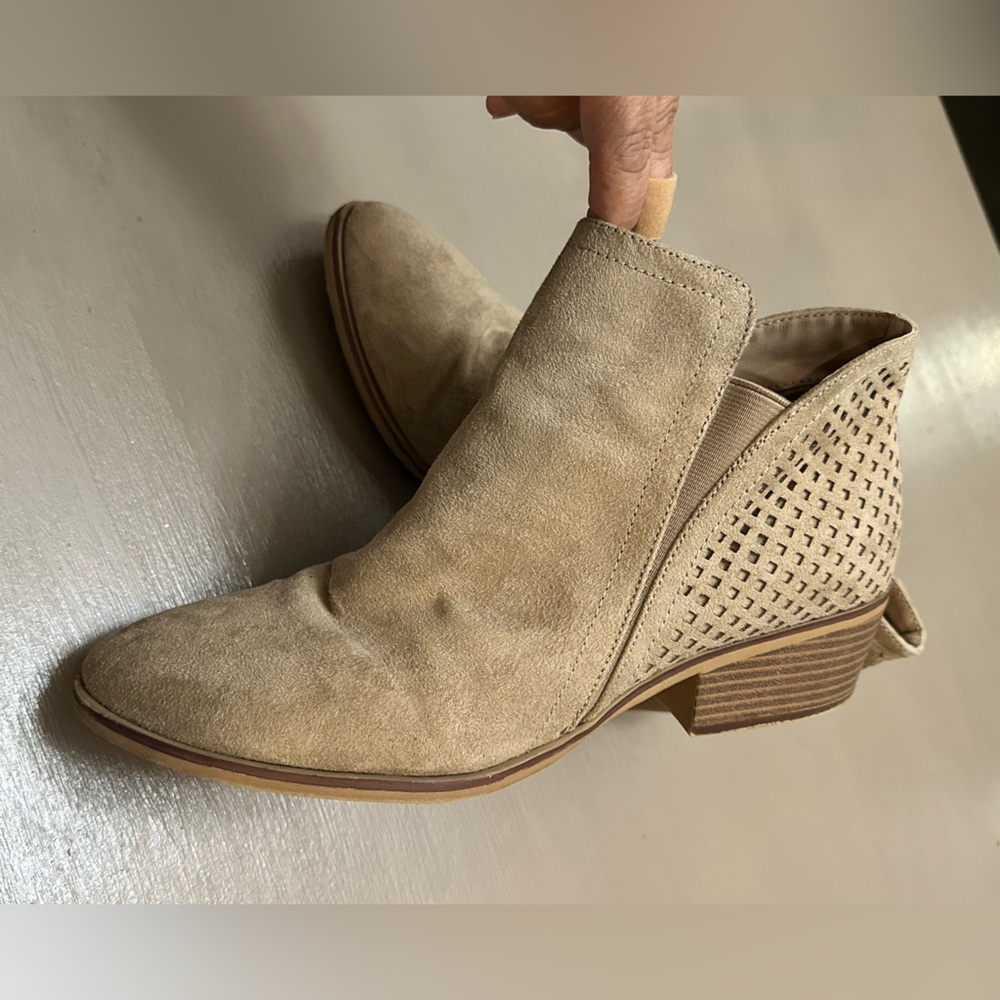MIA Women’s Ancle Boots size 10 Taupe Faux Suede Stacked Heel
